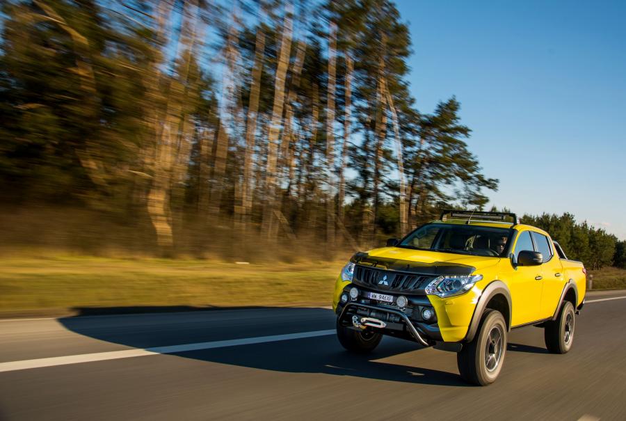  Mitsubishi L200 Monster Concept 2016 года  (фото 26 из 30)